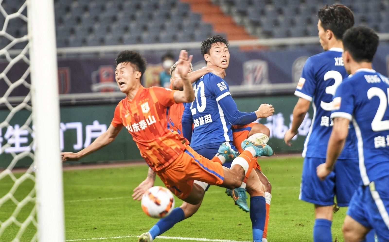 英超历年来圣诞冠军最后获得冠军的情况：（英超历届圣诞榜首球队最终夺冠情况）