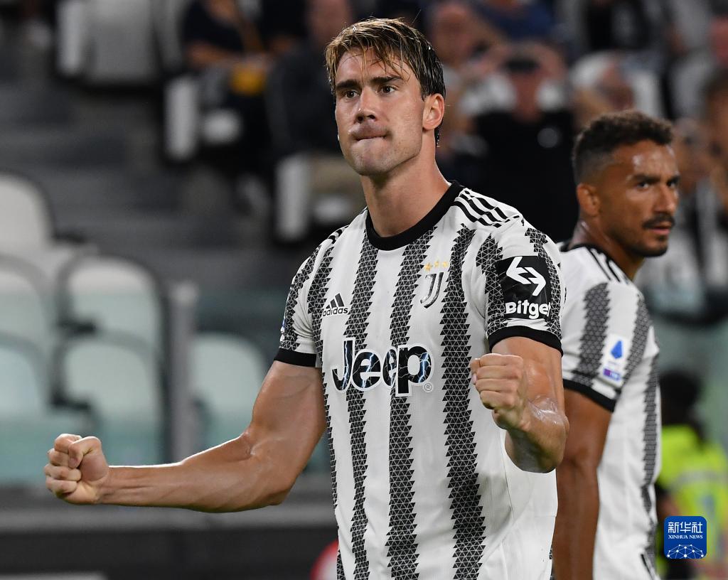 记者：多队关注赫塔16岁中场艾希霍恩，球员解约金1000-1200万