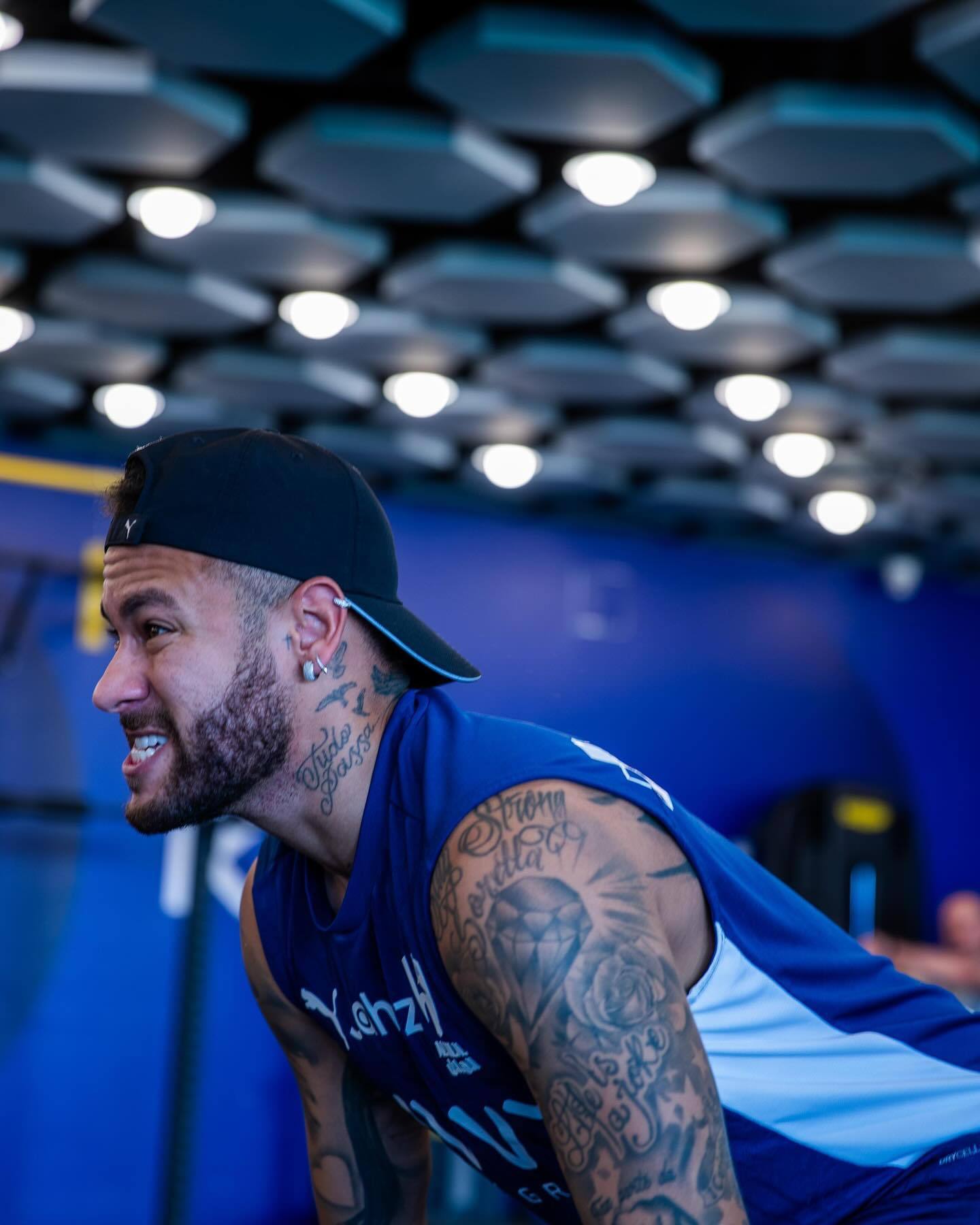 雪上飞驰，心向苍穹——滑雪运动的激情与蜕变