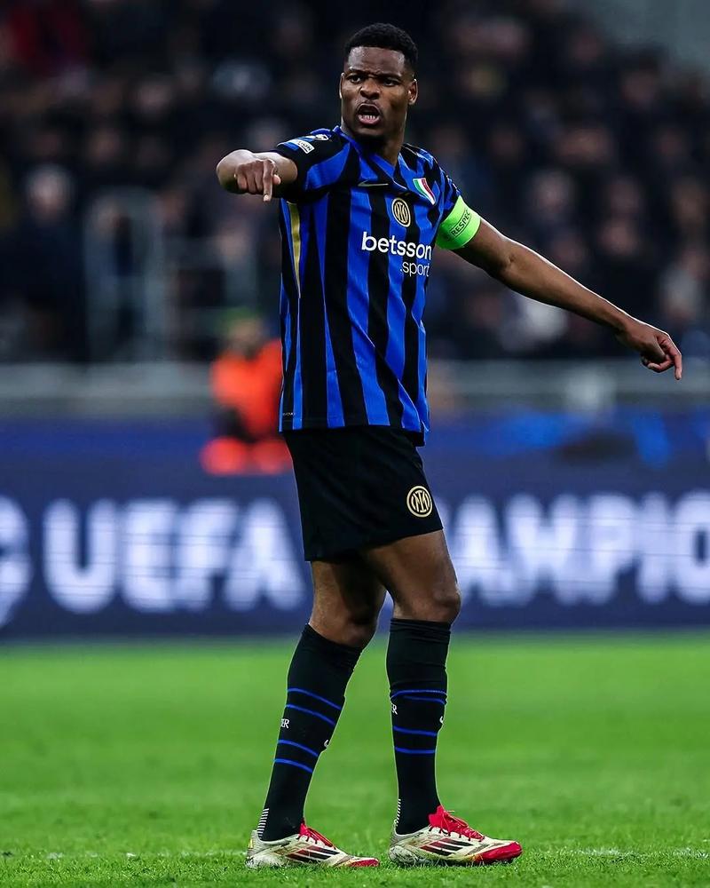 图片报：多特对阿德耶米的要价为至少6000万欧元（德媒《图片报》：多特为阿德耶米标价不低于6000万欧元）