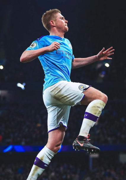 湖人詹姆斯关键发挥险胜76人，刷新个人40岁后得分纪录，豪取17胜稳居西部第二。