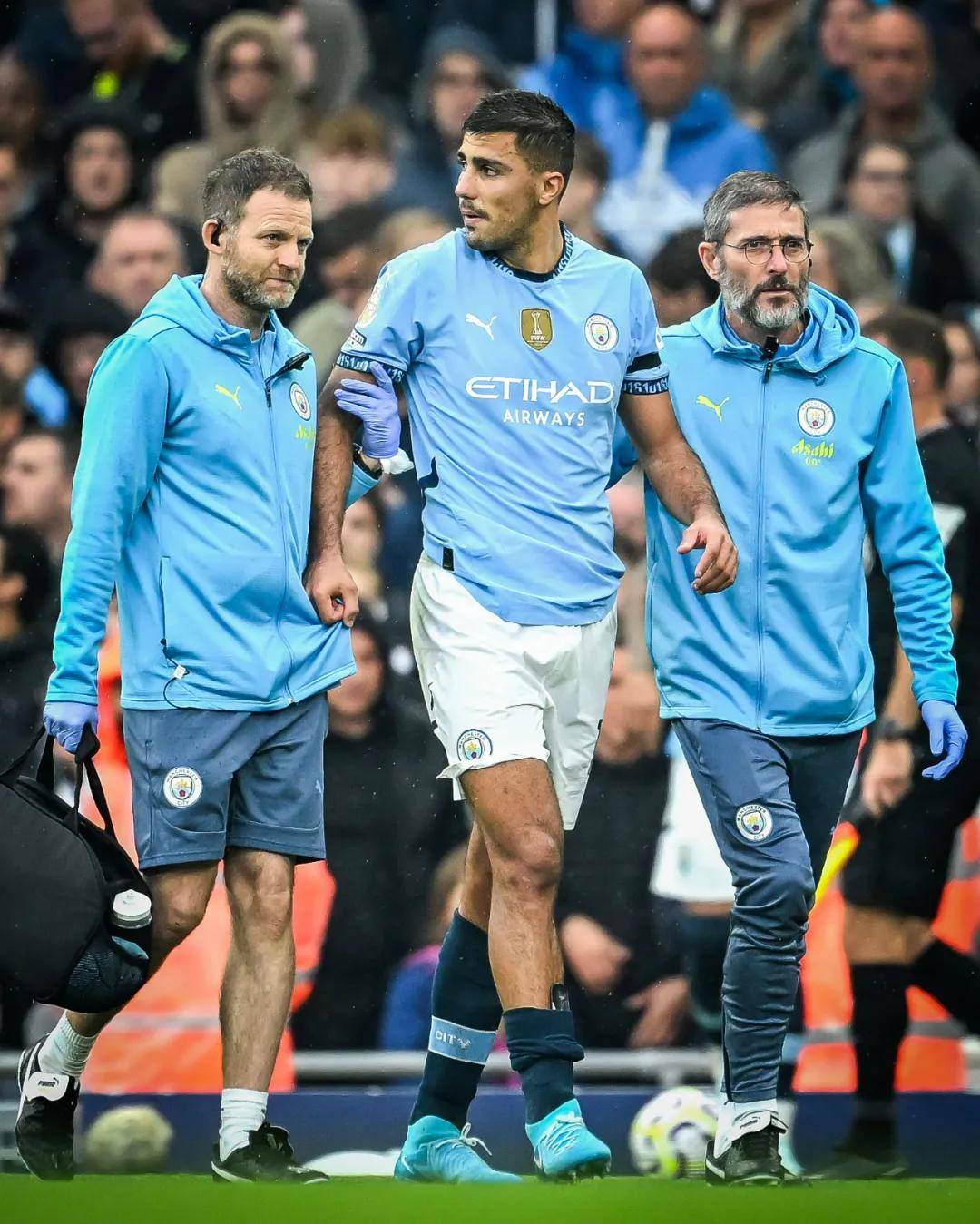 阿斯顿维拉英超前5轮不胜，现四连胜登顶英超第3（阿斯顿维拉英超开局五轮不胜后豪取四连胜，升至第3）