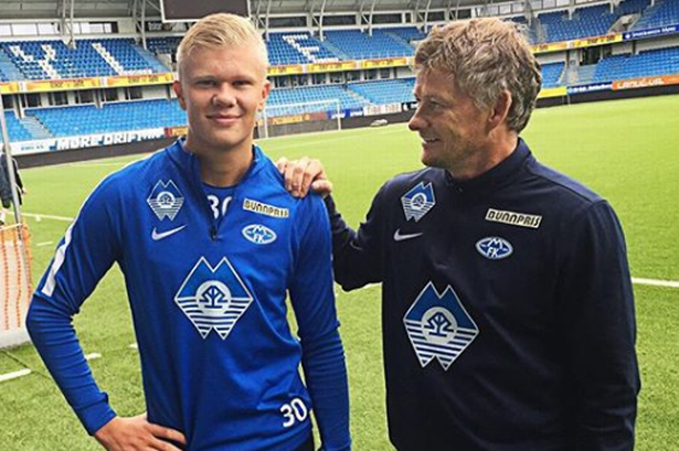 球星关键球命中后转身太霸气