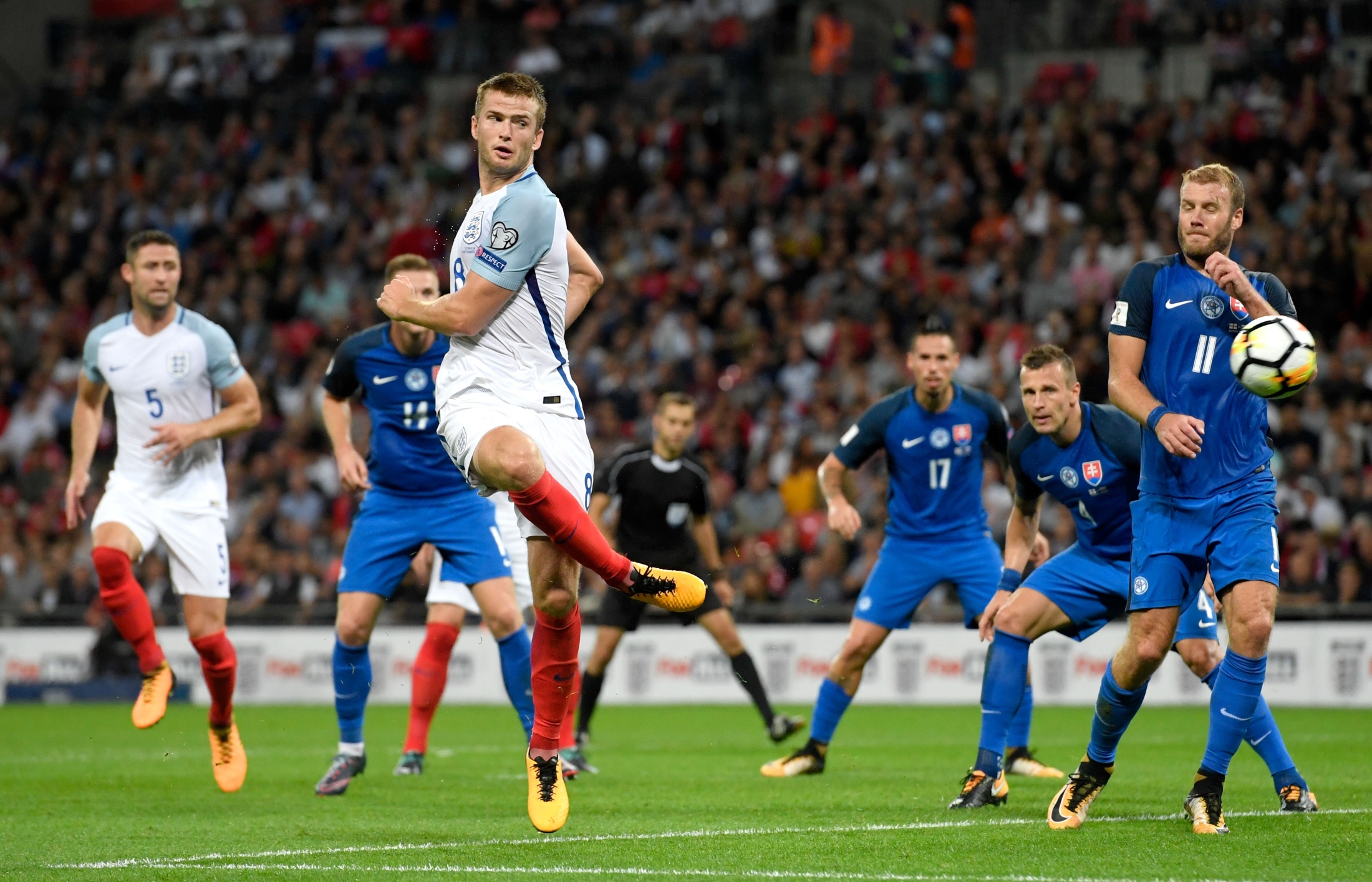 记者：皇马不愿与吕迪格续约，大巴黎准备送上报价（据悉皇马无意与吕迪格续约，巴黎圣日耳曼拟递交报价）