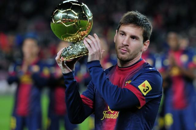 继C罗和小卢卡斯后，奥斯梅恩是第三位欧冠客场对贾府戴帽的球员