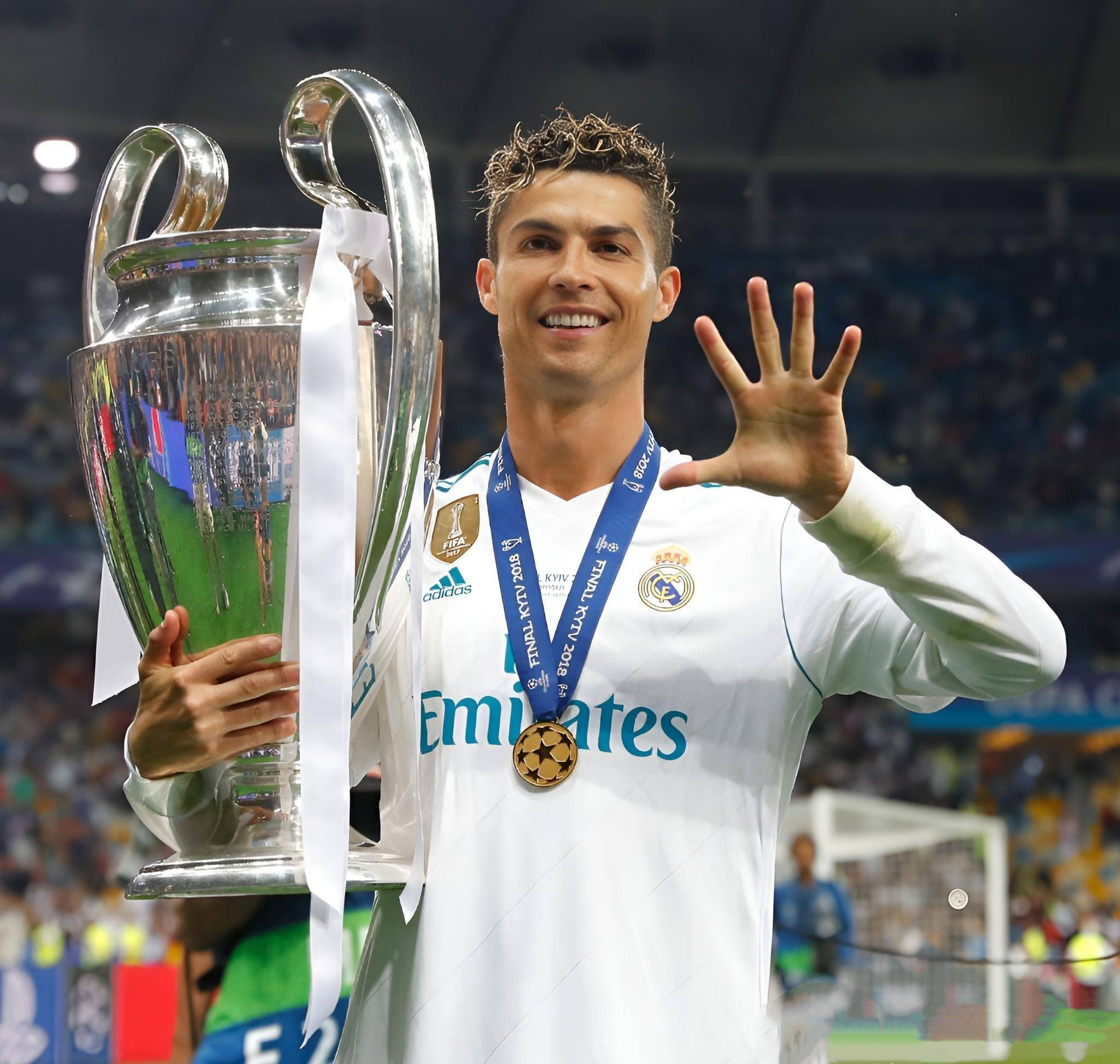 记者：曼联正在物色明年引进的防线球员，名单上大约有10人（记者称曼联已启动明年后防引援搜寻，候选名单约10人）