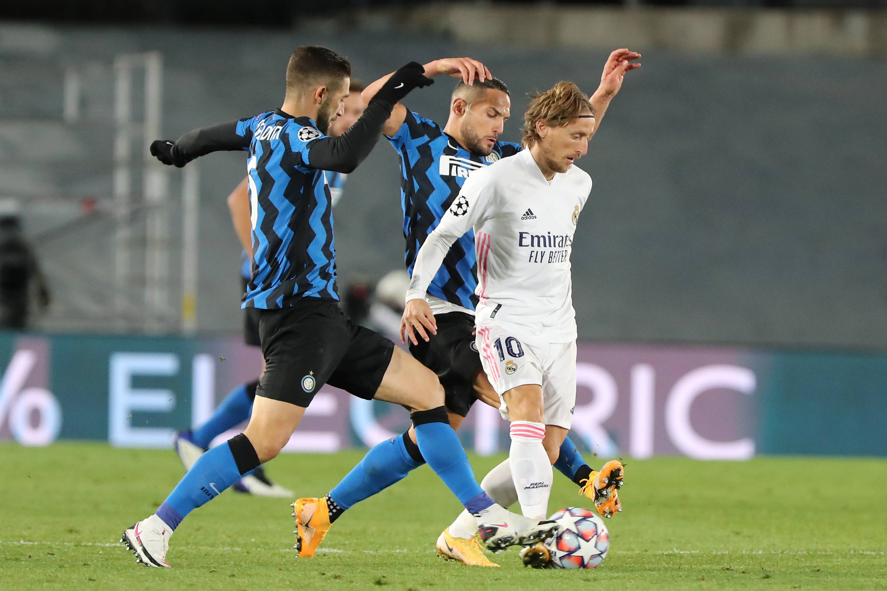 TYC：切尔西考虑从多特召回20岁中卫安塞尔米诺（TYC：切尔西正权衡将20岁中卫安塞尔米诺从多特召回）