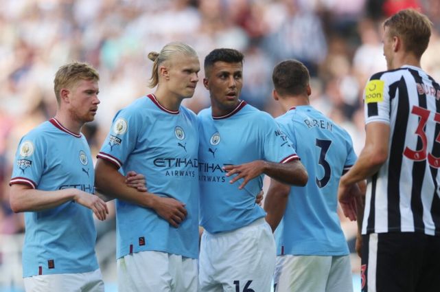 足球国足球员海外首发，发挥稳定