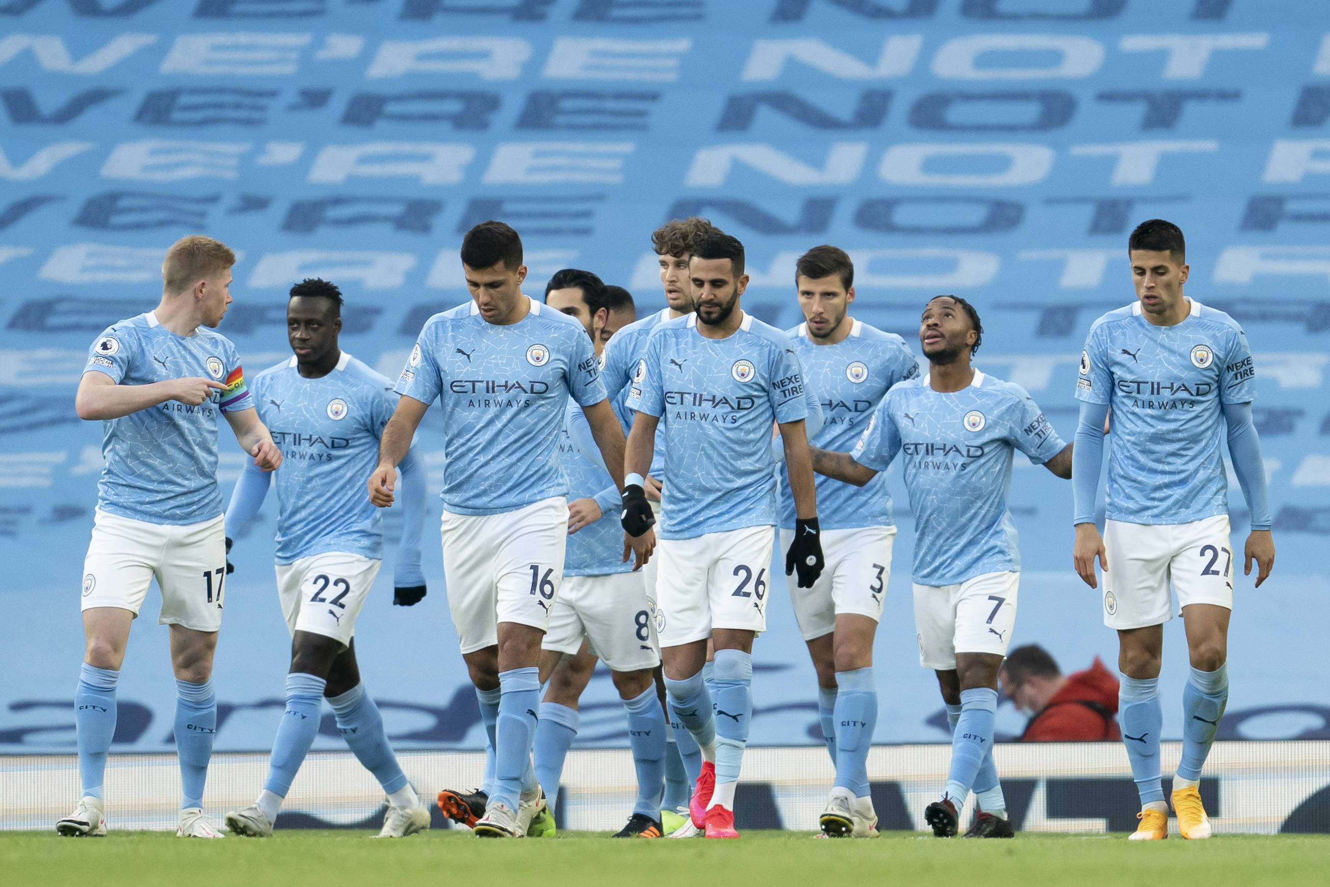 科贝尔谈小贝林染红：我该传一个更好的球避免他犯规 会承担责任（科贝尔谈小贝林红牌：我本应传得更好避免犯规，责任在我）