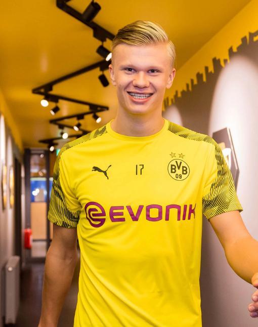 TA：切尔西现在无意引进门将，还拒绝了对约恩森的报价