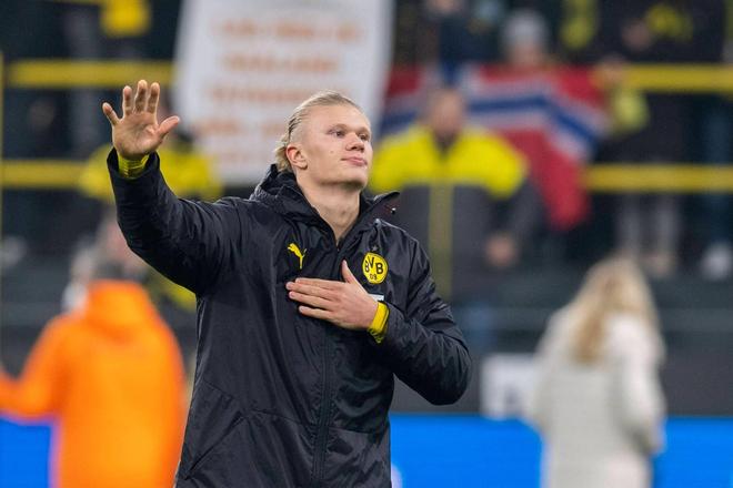 足坛狂欢一夜！欧冠7冠王3-2大逆转登顶意甲，红魔4-1大胜中资球队升第6