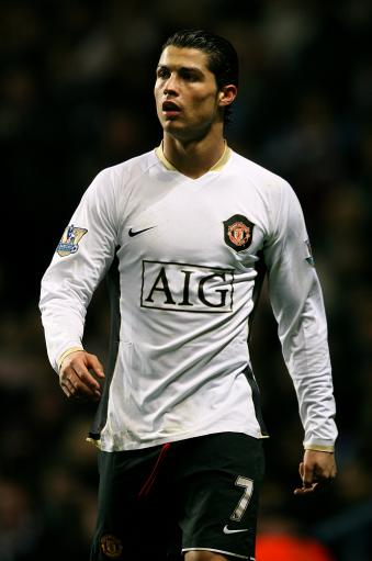 淘汰出局！总经理场边指挥引众怒 卖赵睿换场馆运营拉胯？