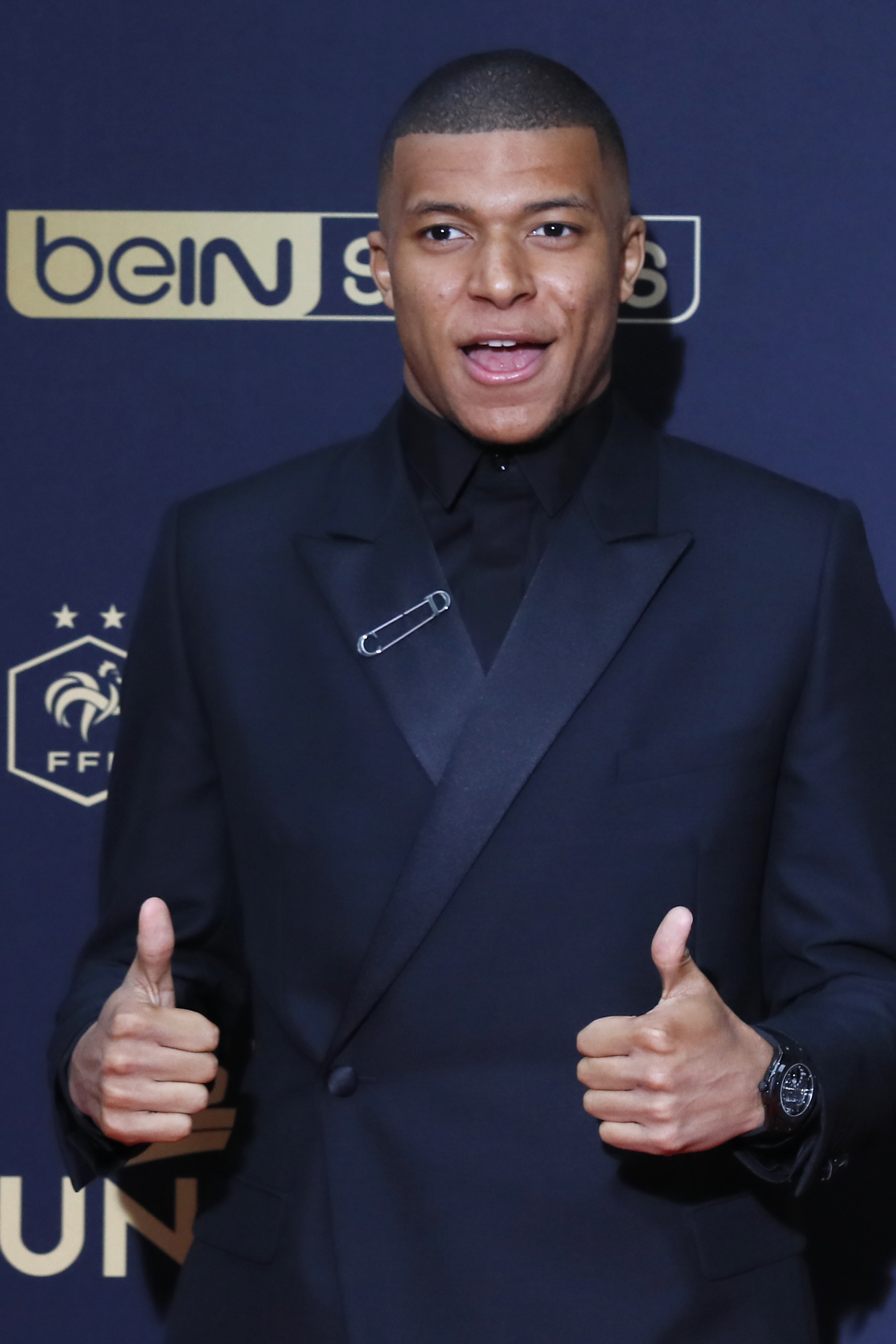 记者：弗兰克可能重返克罗地亚联赛，也可能留在中国联赛